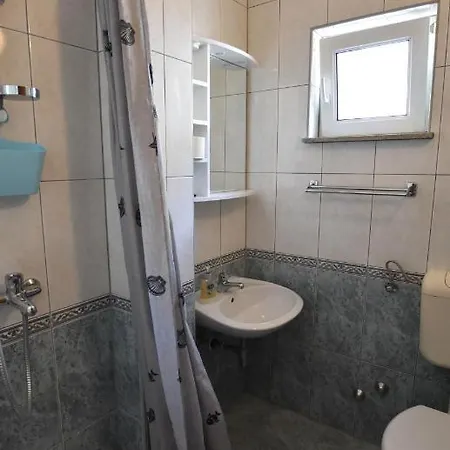 Apartment Karmen Primosten