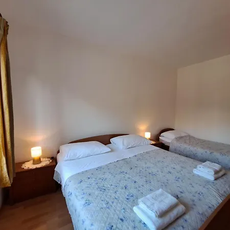Apartment Karmen Primosten